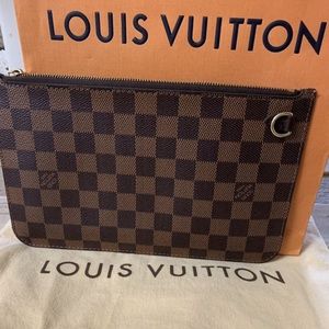 Louis Vuitton Pochet